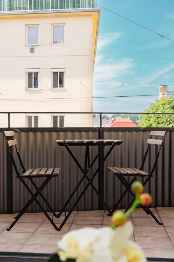 Beautiful 2-Bedroom Apartment Near Schoenbrunn Wien Eksteriør billede