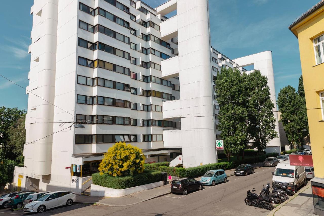 Beautiful 2-Bedroom Apartment Near Schoenbrunn Wien Eksteriør billede