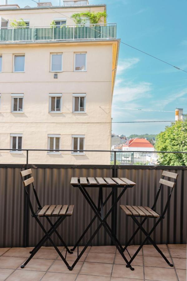 Beautiful 2-Bedroom Apartment Near Schoenbrunn Wien Eksteriør billede
