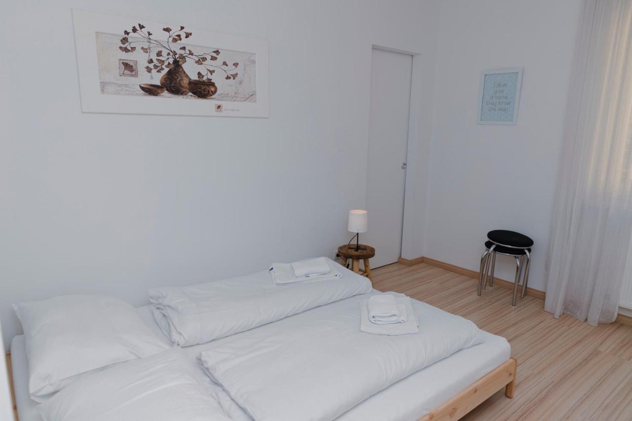 Beautiful 2-Bedroom Apartment Near Schoenbrunn Wien Eksteriør billede