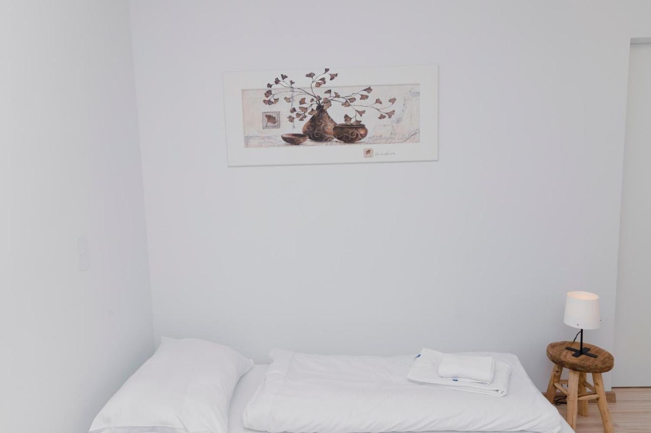 Beautiful 2-Bedroom Apartment Near Schoenbrunn Wien Eksteriør billede